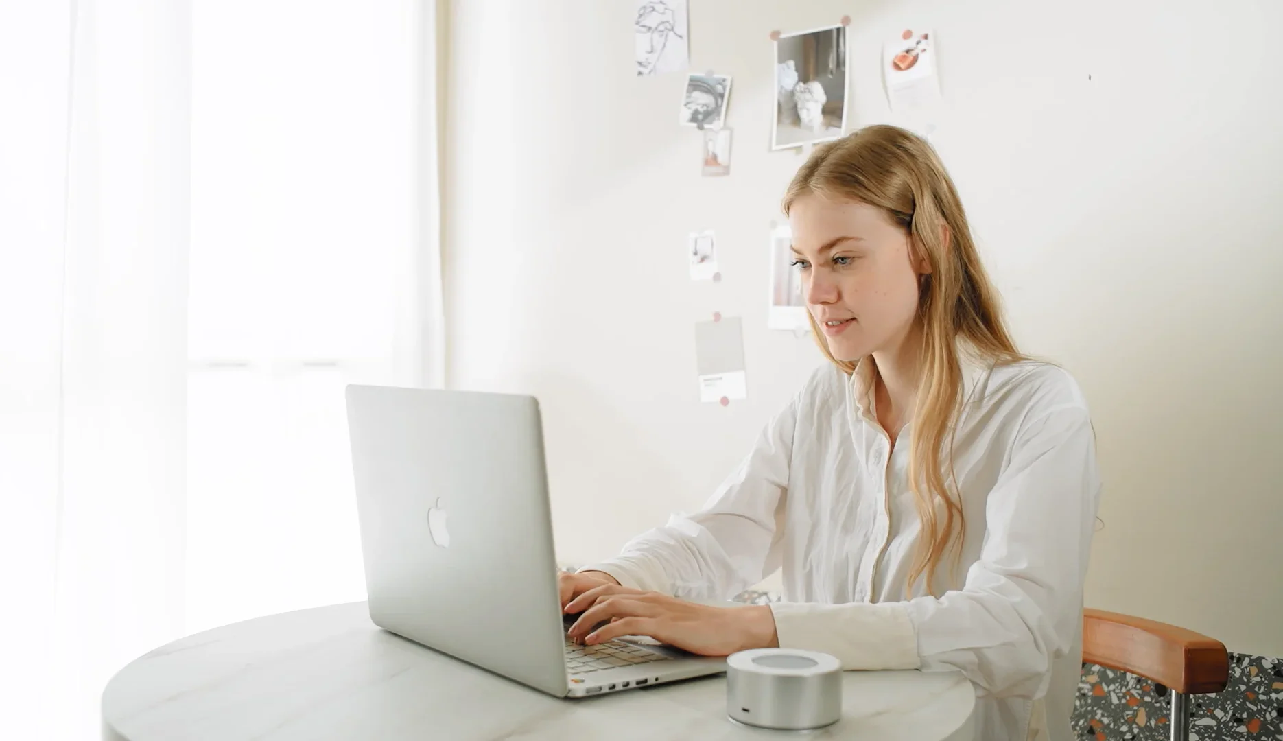 Woman using Banala Sense while working on computer